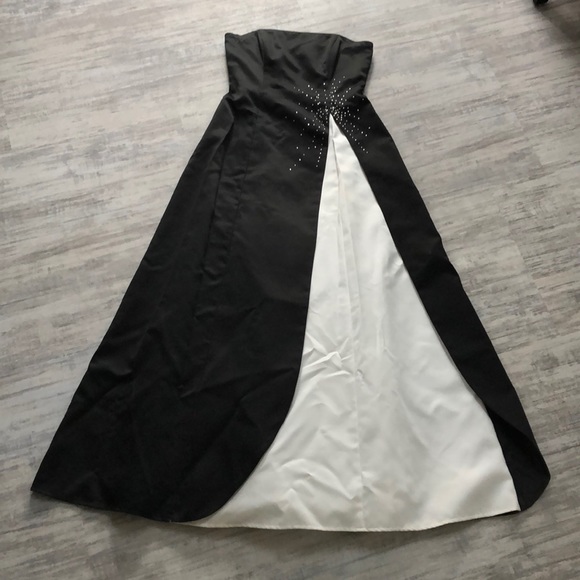 Morgan & Co. Dresses & Skirts - Size 7/8 Formal Gown